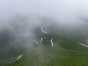 चीन में 22 साल पुराना हाइवे, प्रमुख शहरों को जोड़ने का काम करता था. अभी 13 किलोमीटर रोड का ही पता लग पाया है.