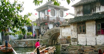 Zhouzhuang Unveiled: Boats Enter Homes, 600-Year-Old Bridges Stand Strong in China's Water City