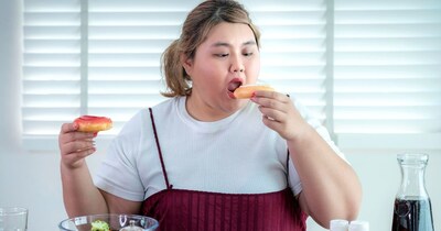 चीन के एक शख्स ने मंगेतर पर ज्यादा खाने का आरोप लगाया(फोटो:Canva)