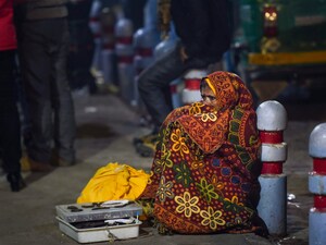 दिल्ली-एनसीआर में सर्दी से बुरा हाल है, हालांकि, कोहरा बिलकुल गायब है.