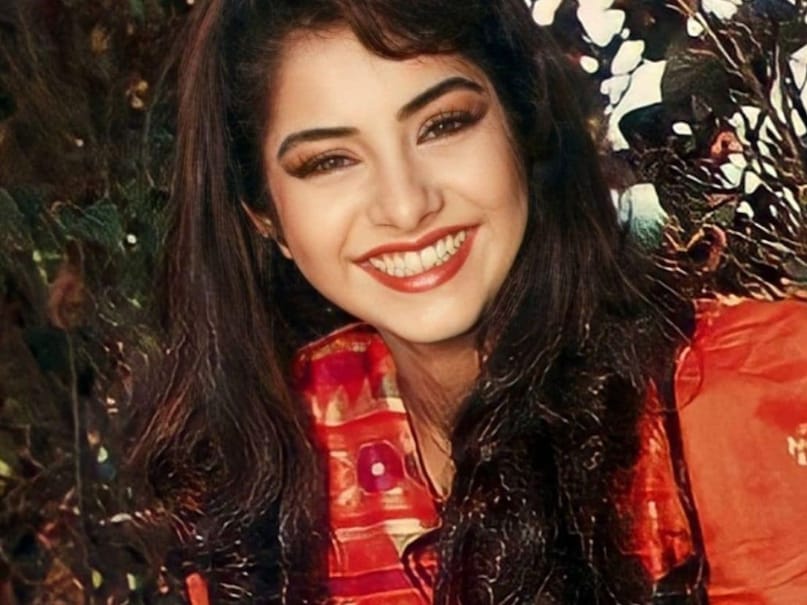 Divya Bharti Death, Sajid Nadiadwala Dispute, Bollywood Unsolved murder Mystery, Versova Balcony Fall night story, Superhit Divya bharti Films, divya bharti Accidental Death Investigation, Bollywood Mafia Rumors, Divya Bharti Maut, Bollywood Ki Pari divya bharti, Divya Bharti Ki Filmein, divya bharti ki Akhiri Raat Ka Sach, Divya Bharti death Mystery, दिव्या भारती, दिव्या भारती की कैसे मौत हुई