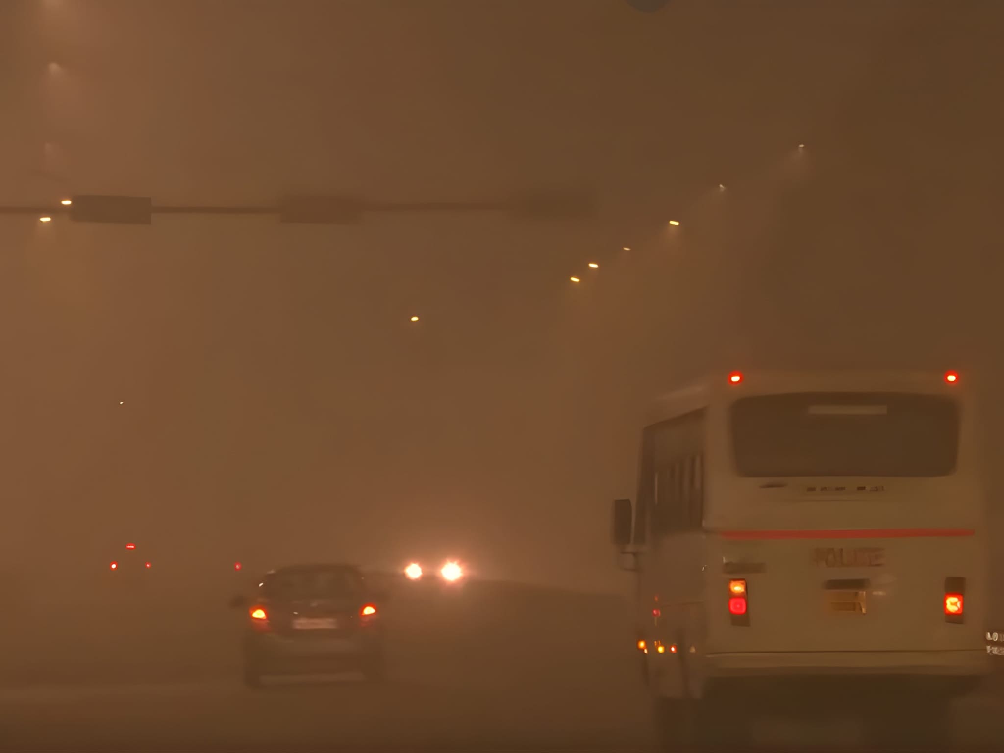 Live: दिल्ली में सांस लेना भी दूभर AQI पहुंचा 500 के पास GRAP-IV हुआ लागू