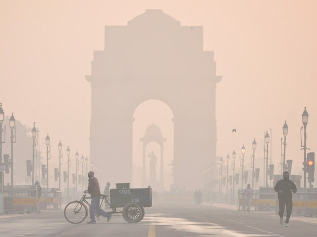 हवा सुधरी तो दिल्ली-NCR से हटा GRAP-4 का पहरा, लेकिन अब भी लागू रहेंगे ये नियम