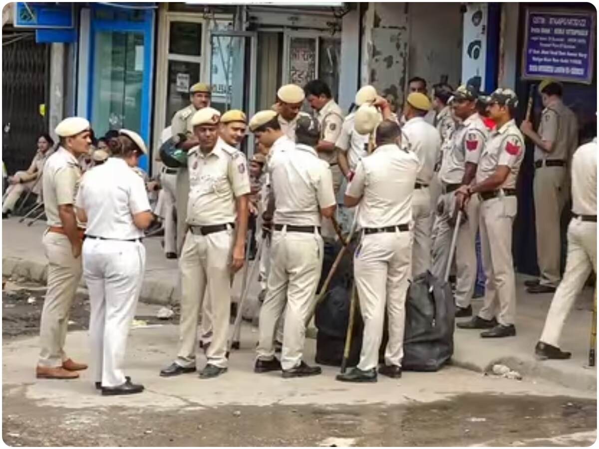 delhi Murder, delhi Murder Mystery, UPSC aspirant murder, Live in partner plots murder, Delhi Police, Delhi News, New Delhi News, Gait Analysis Evidence, Delhi Police Chargesheet, Timarpur Murder Case, Forensic Walking Pattern, Amrita Chauhan Arrest, Intimate Video Dispute, Chaal Dhal Se Pakdi gayee qatil hasina, UPSC Chatra Hatya men girlfriend arrest, delhi Crime News, what is Gait Pattern Analysis, दिल्ली पुलिस, गेट एनालिसिस तकनीक, यूपीएससी छात्र मर्डर केस, गर्लफ्रेंड का झूठ बेनकाब