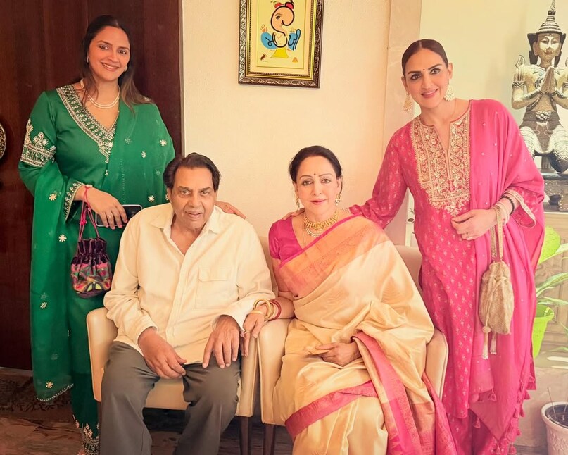 Hema Malini, Dharmendra, Dharmendra prayer meet Delhi, Esha Deol Bharat Takhtani coming together, Esha Deol Bharat Takhtani Dharmendra, Bharat Takhtani Esha Deol, Dharmendra birthday, Hema Malini family gathering Hema Malini, Dharmendra, Dharmendra prayer meet Delhi, Esha Deol Bharat Takhtani coming together, Esha Deol Bharat Takhtani Dharmendra, Bharat Takhtani Esha Deol, Dharmendra birthday, Hema Malini family gathering