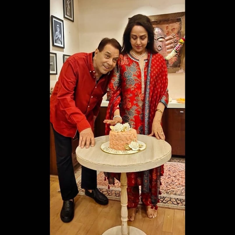 Dharmendra, Hema Malini, Dharmendra last moments, Hema Malini on Dharmendra last moments, Dharmendra Hema Malini, Hema Malini Dharmendra, Hema Malini  Hamad Al Reyami