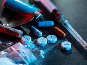 भारत में नशा का कारोबार फैलाने वाला कौन है? (सांकेतिक)