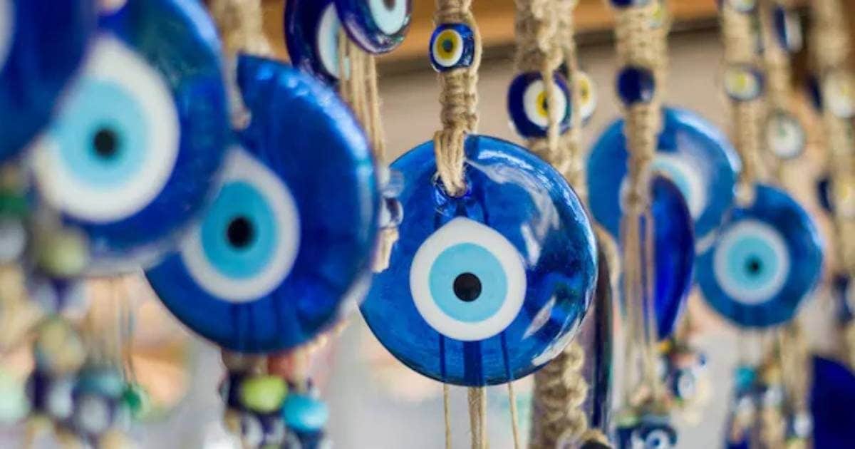 दादी-नानी के नुस्खे में छिपा राज: नजर उतारने के लिए सादा काला नमक या सेंधा नमक? जानें कौनसा है सबसे अच्छा?