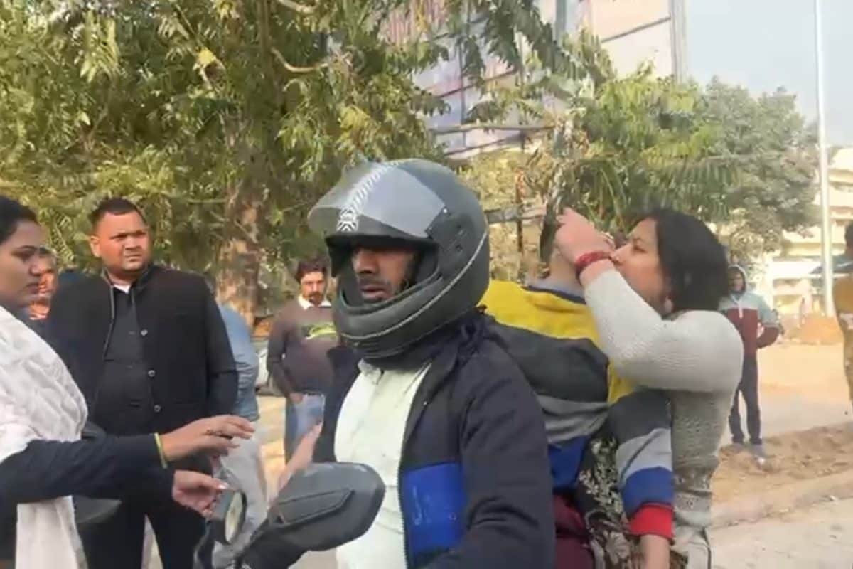 मां बोली-मेरी बेटी जिंदा है फिर देवर संग जबरन मॉर्चरी से शव बाइक पर लेकर फरार