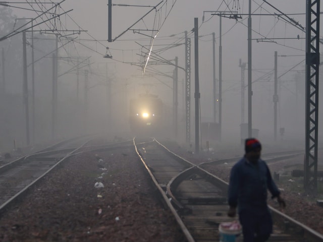 कोहरे के निपटने के लिए रेलवे का एक्‍शन प्‍लान, वंदेभारत की अतिरिक्‍त रेक तैयार