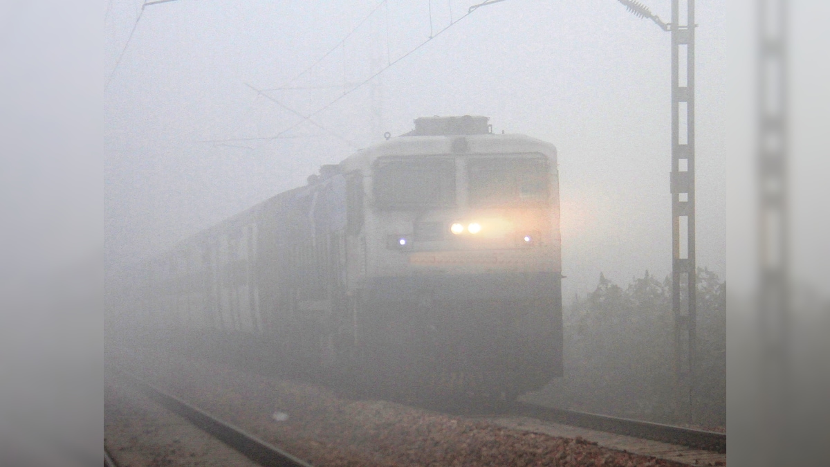 कोहरे का 'ट्रेन' टॉर्चर: 95 ट्रेनें लेट और कई रद्द, राजधानी से दुरंतो तक सब बेपटरी, देखें पूरी लिस्ट