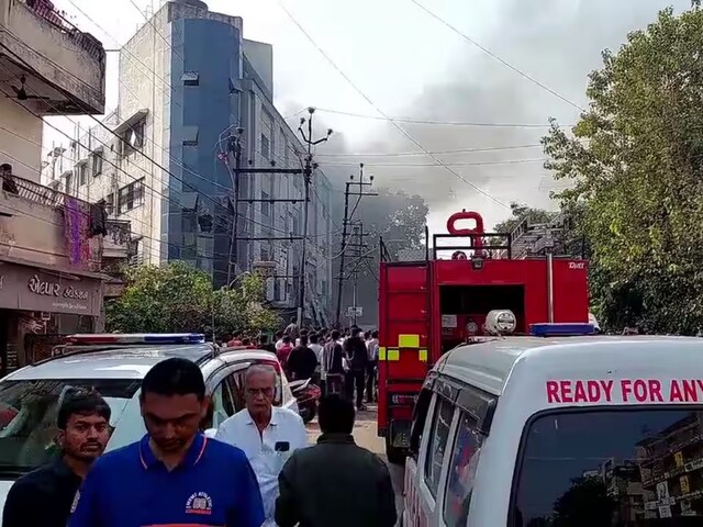भावनगर कालुभा रोड कॉम्प्लेक्स में भीषण आग, कई मरीजों की बचाव कार्रवाई. -  News18 हिंदी