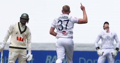 इंग्लैंड के गेंदबाज गस एटकिंसन ऑस्ट्रेलिया के खिलाफ चल रही एशेज सीरीज से बाहर हो गए हैं