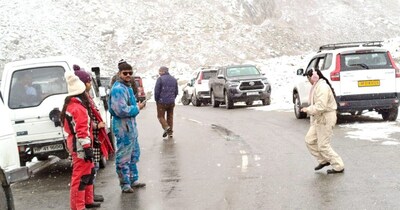 हिमाचल प्रदेश में ऊंचाई वाले इलाकों में बीते 24 घंटे में बर्फबारी और बारिश देखने को मिली है. 