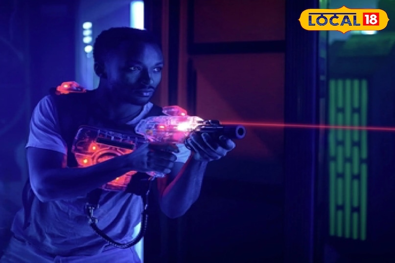 लेजर शूटर गेमिंग जोन एक्शन के शौकीनों के लिए यह एक उत्कृष्ट स्थान है। यहां लेजर टैग के रोमांचक और प्रतिस्पर्धी गेम में भाग लेकर आप मस्ती भरा समय बिता सकते हैं।