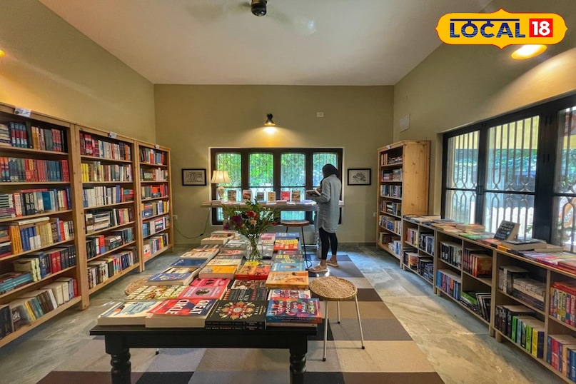 जुबली हिल्स बुक्स्टोर्स जुबली हिल्स की गलियों में स्थित ये पुस्तकालय और किताबों की दुकानें एक निजी लाइब्रेरी जैसा आनंद देती हैं। शांत और सुंदर वातावरण में यहां पढ़ने-घूमने का अपना ही आकर्षण है।