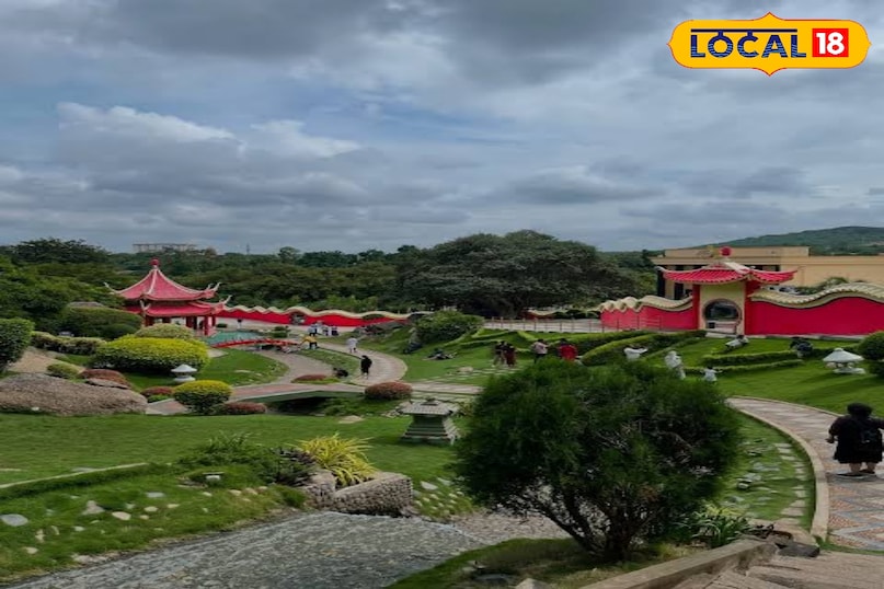 जापानी पार्क यह थीम-आधारित पार्क एकदम शांत वातावरण प्रदान करता है। इसकी ज़ेन-शैली की डिज़ाइन आपको शांति का अनुभव देगी और आपकी शाम को खास बना देगी। 