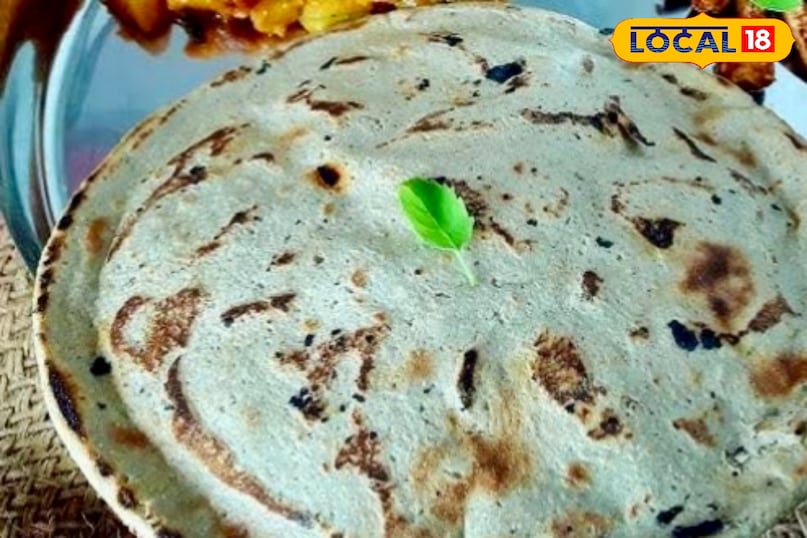 पलामू जिले के आयुर्वेद के जानकर शिव कुमार पांडे ने बताया कि बाजरे की रोटी रोजाना खाई जा सकती है, बशर्ते आपकी पाचन क्षमता ठीक हो. चूंकि बाजरे में फाइबर की मात्रा अधिक होती है, यह पेट को लंबे समय तक भरा रखता है और शरीर को स्थायी ऊर्जा देता है. रोजाना इसका सीमित सेवन शरीर को गर्म रखता है और मल त्याग को नियमित करता है. डायबिटीज, कब्ज या मोटापे से जूझ रहे लोगों के लिए यह एक हेल्दी विकल्प है. हालांकि, पहली बार खाने वालों को इसकी मात्रा धीरे-धीरे बढ़ानी चाहिए.