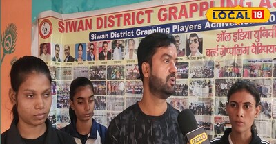 ग्रेपलिंग खिलाड़ियों के साथ कोच