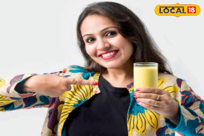 नारियल में त्वचा रूखी और बेजान होने लगती है। हल्दी वाले दूध में मौजूद एंटीऑक्सीडेंट और एंटीसेप्टिक गुण त्वचा की चमक बिखेरते हैं, मुंहासों को कम करते हैं और चेहरे पर प्राकृतिक चमक लाते हैं। कई लोग इसे त्वचा पर लगाने के लिए भी इस्तेमाल करते हैं, जिसमें दाग-धब्बे धीरे-धीरे-धीरे-धीरे-धीरे-धीरे-धीरे-धीरे-धीरे-धीरे एकल होते होते हैं। 