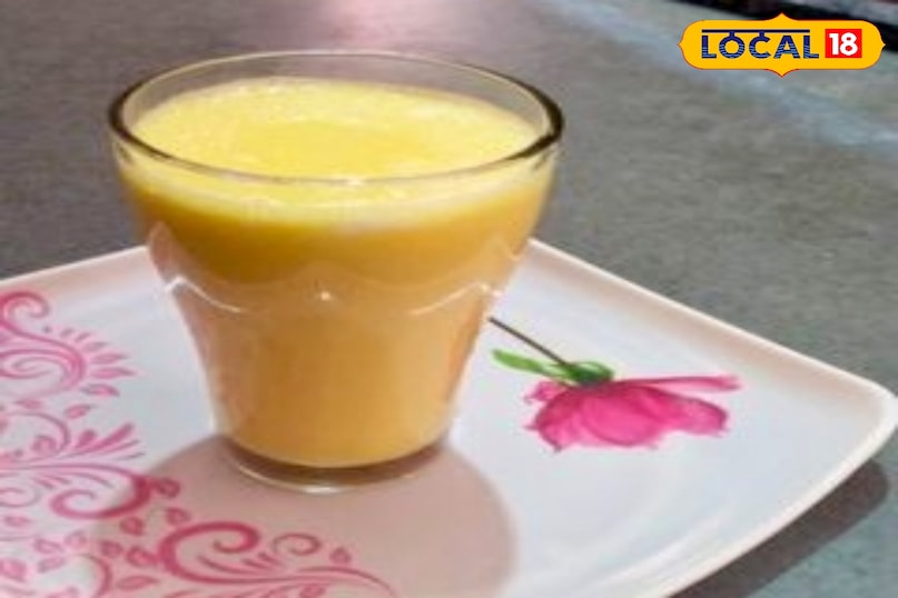 हल्दी वाला दूध एंटीऑक्सीडेंट का सबसे अच्छा स्रोत है। ये एंटीऑक्सीडेंट्स शरीर में मौजूद जीव मुक्त समूह से फ़्लोरिडा होते हैं, जिससे समुद्री जीव की उम्र बढ़ने की प्रक्रिया धीमी हो जाती है। नियमित सेवन से त्वचा, बाल और शरीर अधिक स्वस्थ रहते हैं। बचपन की प्रारंभिक अवस्था - जैसे ज्यूरियां और थकान - से भी मुक्ति होती है।