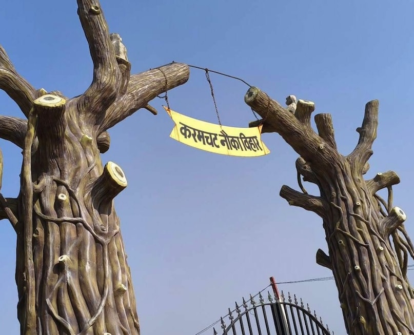 ठंड के मौसम में दुर्गावती जलाशय का नजारा किसी स्वर्ग से कम नहीं लगता।