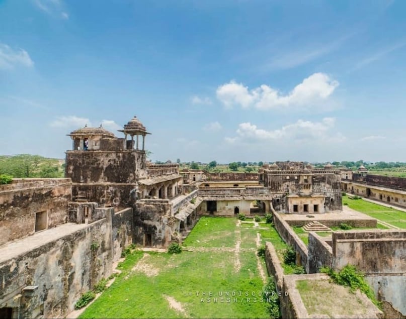 रहस्यमयी कुएँ और सुरंगें—किले का सबसे दिलचस्प हिस्सा. रहस्यमयी कुएँ और सुरंगें—किले का सबसे दिलचस्प हिस्सा.