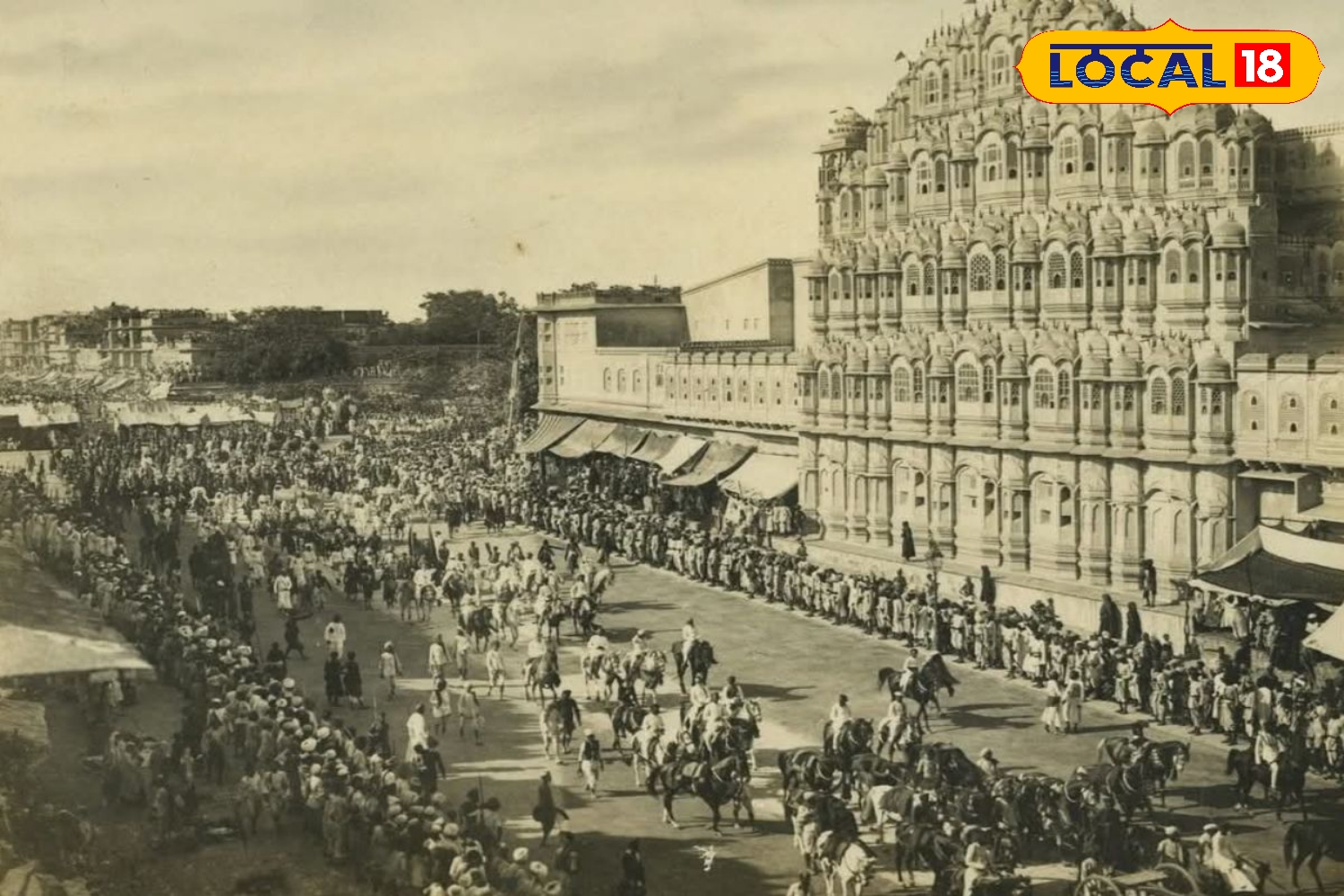 সাদা-হলুদ থেকে কীভাবে গোলাপি রঙে সেজে উঠল জয়পুর? শহরের ইতিহাস লুকিয়ে রয়েছে ছবির মধ্যে সাদা-হলুদ থেকে কীভাবে গোলাপি রঙে সেজে উঠল জয়পুর? শহরের ইতিহাস লুকিয়ে রয়েছে ছবির মধ্যে