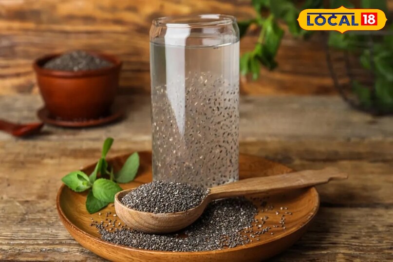 चिया सीड्स चिया सीड्स पानी के साथ मिलकर एक जेल बनाते हैं जो मल को नरम करने गैस कम करने और पेट के बैक्टीरिया को संतुलित रखने में सहायक है। इन्हें सलाद, स्मूदी या पानी में भिगोकर खाली पेट लिया जा सकता है। 