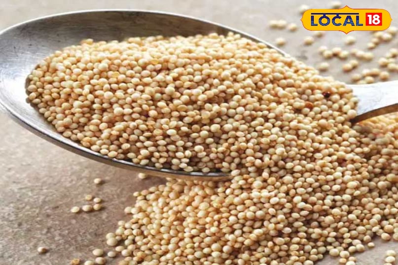 इसके बाद भुने हुए बीज अलग रख दें और उसी कड़ाही में घी गर्म करें. इसमें गुड़ डालकर धीमी आंच पर पिघलाएं. गुड़ धीरे-धीरे एक गाढ़ी और हल्की चाशनी का रूप ले लेगा. यह चाशनी ही लड्डू के बीजों को बांधने का काम करती है और लड्डू के स्वाद को मीठा और आकर्षक बनाती है. इसके बाद भुने हुए बीज अलग रख दें और उसी कड़ाही में घी गर्म करें. इसमें गुड़ डालकर धीमी आंच पर पिघलाएं. गुड़ धीरे-धीरे एक गाढ़ी और हल्की चाशनी का रूप ले लेगा. यह चाशनी ही लड्डू के बीजों को बांधने का काम करती है और लड्डू के स्वाद को मीठा और आकर्षक बनाती है.