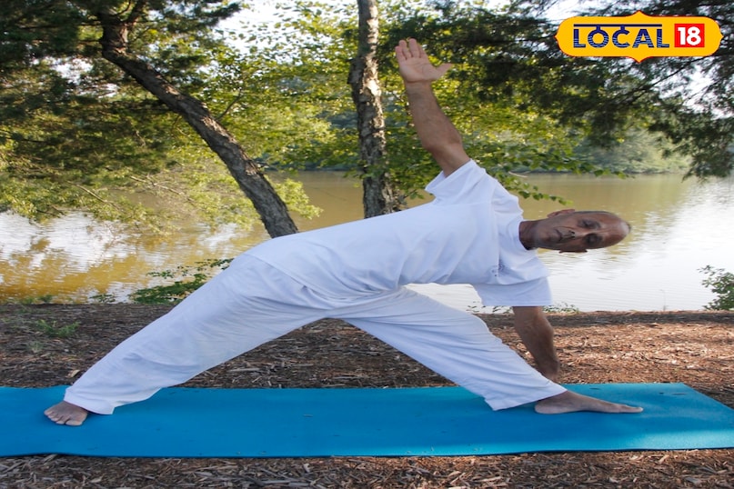 Triangle pose Triangle pose