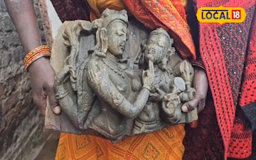 खुदाई में मिली मूर्ति