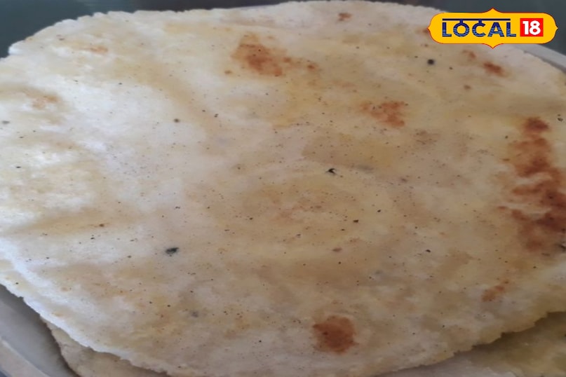 सर्दी के मौसम मे चावल की रोटी त्यार की जाती है सर्दी के मौसम मे चावल की रोटी त्यार की जाती है