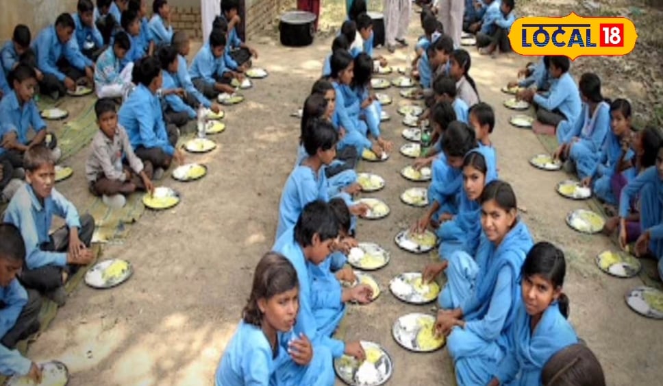 कागज पर हाजिरी बढ़ा कर स्कूल ने किया घोटाला, प्रशासन ने प्रिंसिपल को दी सजा