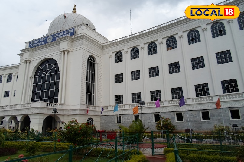 Salar Jung Museum One of the three national museums of India, Salar Jung Museum is a treasure trove for art lovers. The museum houses a vast collection of artefacts collected from all over the world including sculptures, paintings, textiles, manuscripts and weapons. The most famous artwork here is the Double Statue of Makephisto and Margaret which attracts a lot of tourists.