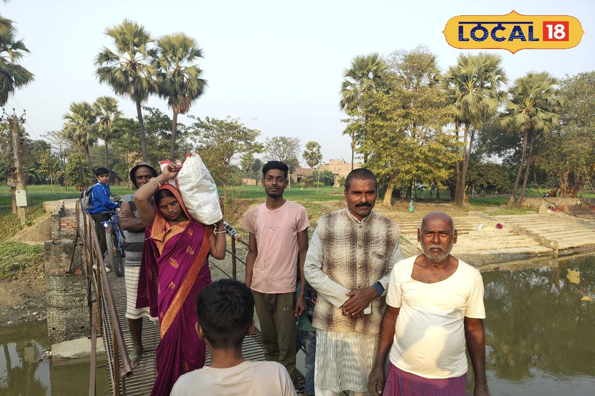 ना सरकार, ना सिस्टम...समस्तीपुर में ग्रामीणों ने चंदे से बनाया पुल