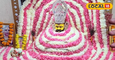 खाटू श्याम मंदिर में सफेद-गुलाबी फूलों से किया गया विशेष श्रृंगार