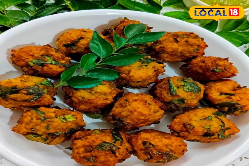 करी पत्ते का वड़ा यह दक्षिण भारतीय मसालों का एक बेहतरीन मेल है। उड़द की दाल के वड़े के घोल में ढेर सारा ताज़ा करी पत्ता और हरी मिर्च मिलाई जाती है, जिससे इसे एक खास खुशबू और स्वाद मिलता है। यह बाहर से कुरकुरा और अंदर से नरम होता है। करी पत्ते का वड़ा यह दक्षिण भारतीय मसालों का एक बेहतरीन मेल है। उड़द की दाल के वड़े के घोल में ढेर सारा ताज़ा करी पत्ता और हरी मिर्च मिलाई जाती है, जिससे इसे एक खास खुशबू और स्वाद मिलता है। यह बाहर से कुरकुरा और अंदर से नरम होता है।