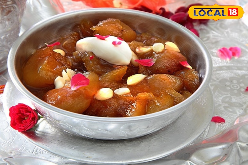 खुबानी का मीठा यह सूखी खुबानी से बना एक शाही हैदराबादी डेजर्ट है। इसे धीमी आंच पर तब तक पकाया जाता है जब तक यह चाशनी जैसा न हो जाए। इसे अक्सर मलाई या वनीला आइसक्रीम के साथ परोसा जाता है खुबानी का मीठा यह सूखी खुबानी से बना एक शाही हैदराबादी डेजर्ट है। इसे धीमी आंच पर तब तक पकाया जाता है जब तक यह चाशनी जैसा न हो जाए। इसे अक्सर मलाई या वनीला आइसक्रीम के साथ परोसा जाता है