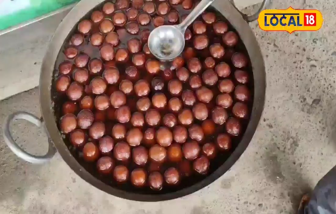 पूरे छपरा में जलवा है इस 10 रुपये के गुलाब जामुन का, मीठा खाना, तो यहां आना!