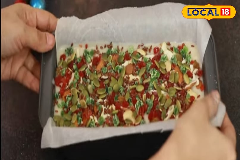 कुछ ही देर में आपका केक पूरी तरह तैयार होगा कुछ ही देर में आपका केक पूरी तरह तैयार होगा