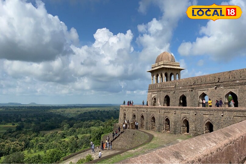 Mandu love story, Baz Bahadur and Rani Roopmati, Champa Baori Mandu, Mandu Fort history, Mandu tourism, Love story of Mughal era, local18, khargone letest news, Madhya Pradesh hindi Mandu love story, Baz Bahadur and Rani Roopmati, Champa Baori Mandu, Mandu Fort history, Mandu tourism, Love story of Mughal era, local18, khargone letest news, Madhya Pradesh hindi