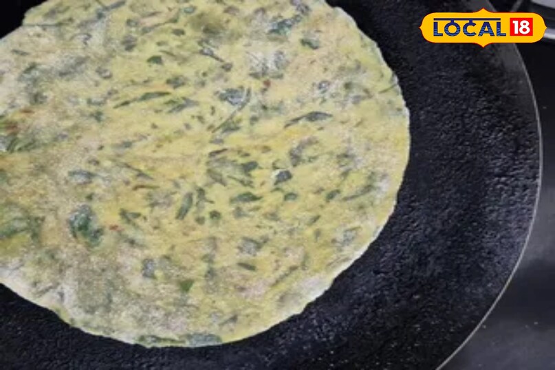 पराठा बेलने की तैयारी 