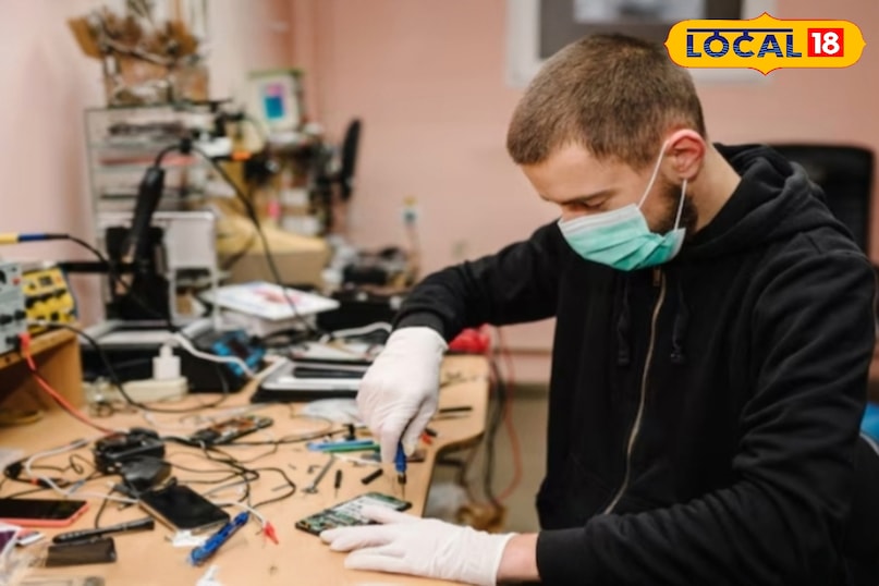 हर हाथ में मोबाइल, हर खराबी में कमाई,मोबाइल रिपेयरिंग बना मुनाफे का सौदा