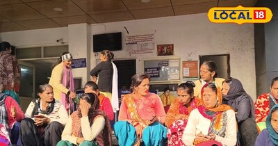 तनख्वाह न मिलने पर हड़ताल पर दून अस्पताल के सफाई कर्मी 