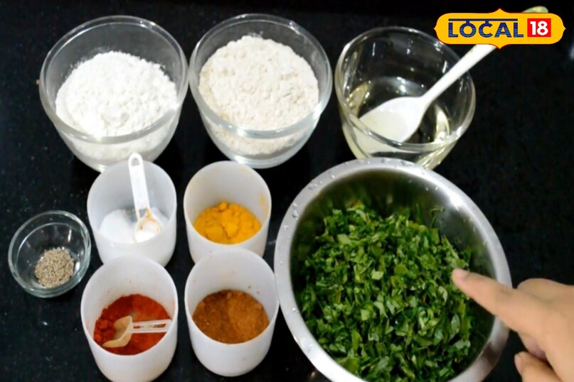 मेथी पराठा बनाने के लिए कुछ सामग्री की जरूरत होती है 