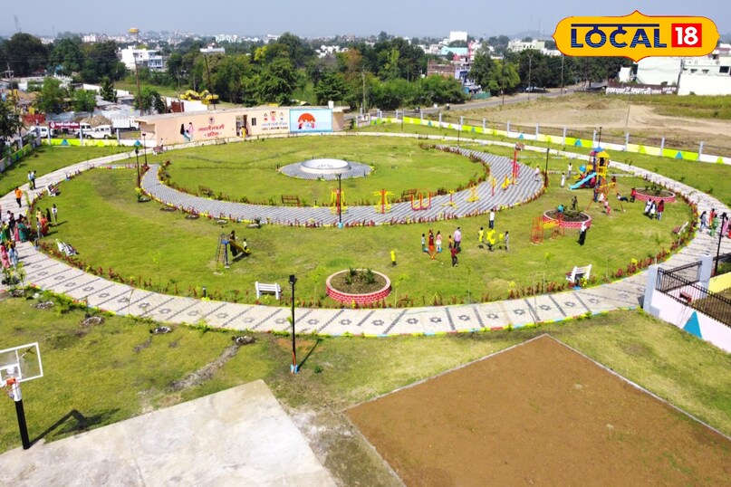 घूमने पहुंचने लोग घूमने पहुंचने लोग