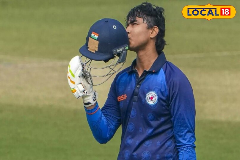 आईपीएल 2025 में अपनी बल्लेबाजी से पूरे देश वैभव सूर्यवंशी ने प्रभावित कर दिया है. समस्तीपुर के लाल वैभव को अब अंडर-19 इंडिया क्रिकेट टीम में जगह मिल चुकी है. देशभर में वाहवाही लूट रहे वैभव सूर्यवंशी