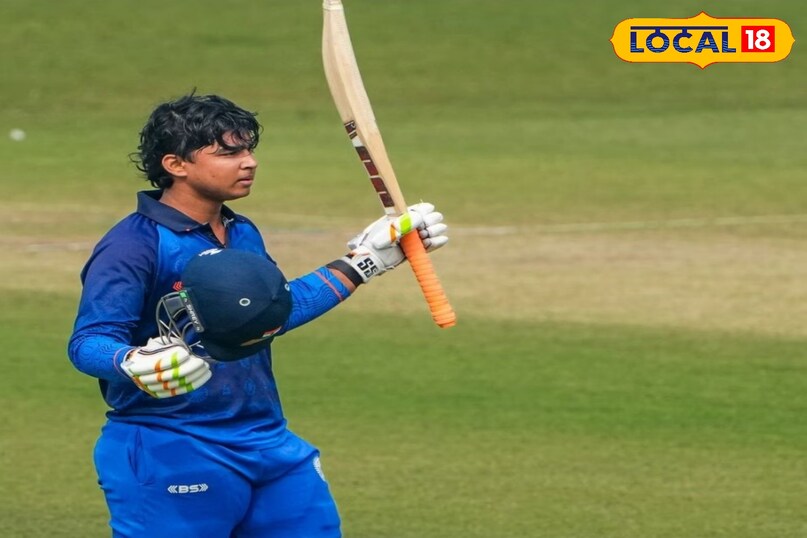 बड़े-बड़े सूरमाओं से आगे निकले वैभव सूर्यवंशी 14 साल और 272 दिन की उम्र में वैभव सूर्यवंशी ने पहले तो लिस्ट ए क्रिकेट में सबसे तेज शतकवीर का रिकॉर्ड अपने नाम करते हुए हमवतन अंबाती रायुडू और पाकिस्तान के पूर्व कप्तान और दुनिया के नंबर-वन बल्लेबाज रह चुके बाबर आजम सरीखे दिग्गजों का रिकॉर्ड तोड़ा. इसके बाद सबसे तेज 150 रन बनाते हुए उन्होंने साउथ अफ्रीका के एबी डिविलियर्स और इंग्लैंड के जोस बटलर को पछाड़ दिया.