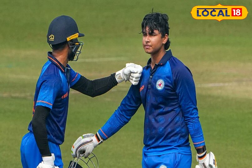 बिहार की ओर से खेलते हुए टूर्नामेंट के पहले ही मैच में वैभव का बल्ला खूब चला। उन्होंने अरुणांचल प्रदेश के खिलाफ खेले जा रहे मैच में 84 गेंदों पर 16 चौकों और 15 छक्कों की मदद से 190 रन की तूफानी पारी खेली। वह अपने दोहरे शतक से चूके जरूर, लेकिन उन्होंने एक बड़ा विश्व रिकॉर्ड अपने नाम कर लिया और कई दिग्गजों को पीछे छोड़ दिया।